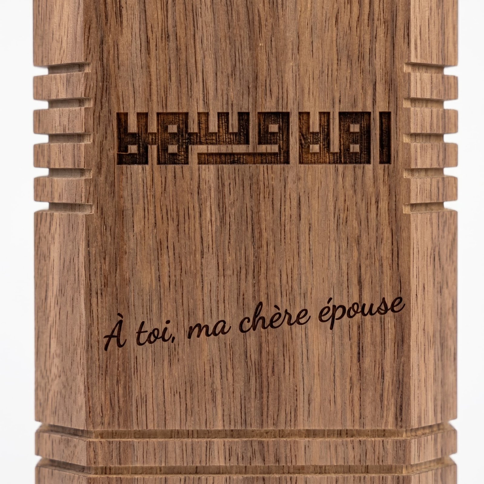 Lueur d’Orient — Lampe Artisanale Personnalisable Effet Noyer – Image 4